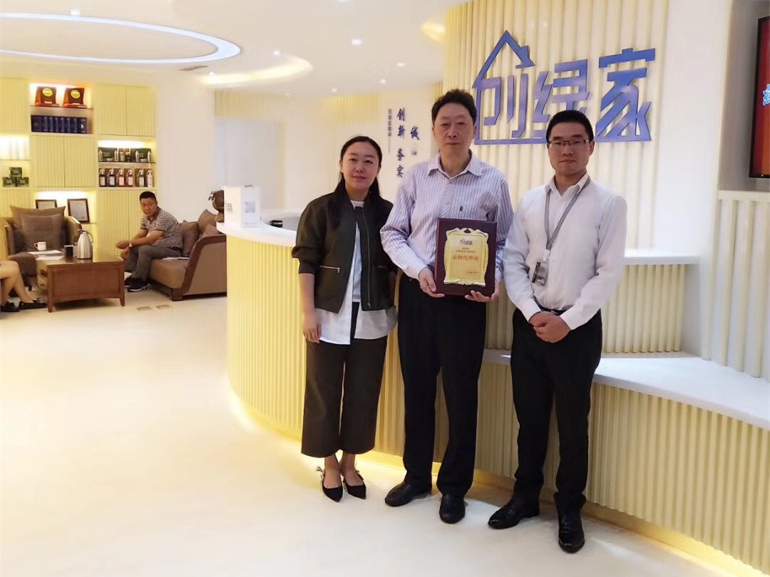 熱烈祝賀楊總簽約創綠家巴中市區級代理！