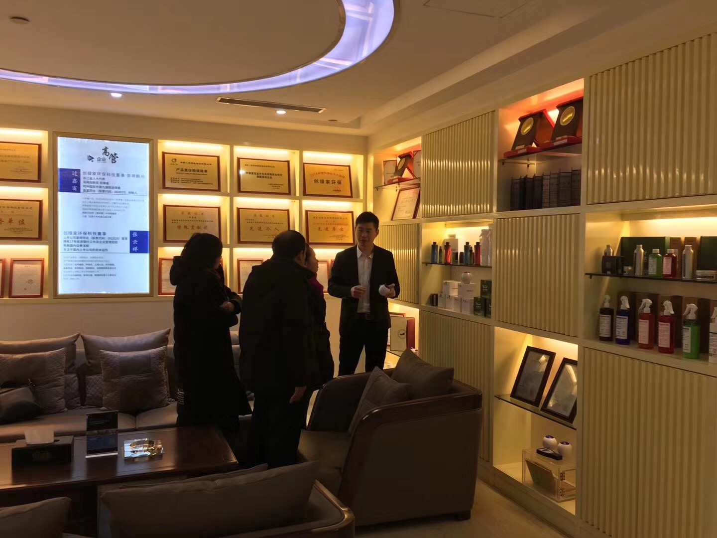 熱烈祝賀王總、葉總夫婦簽約創(chuàng)綠家湖北省縣級(jí)市代理！