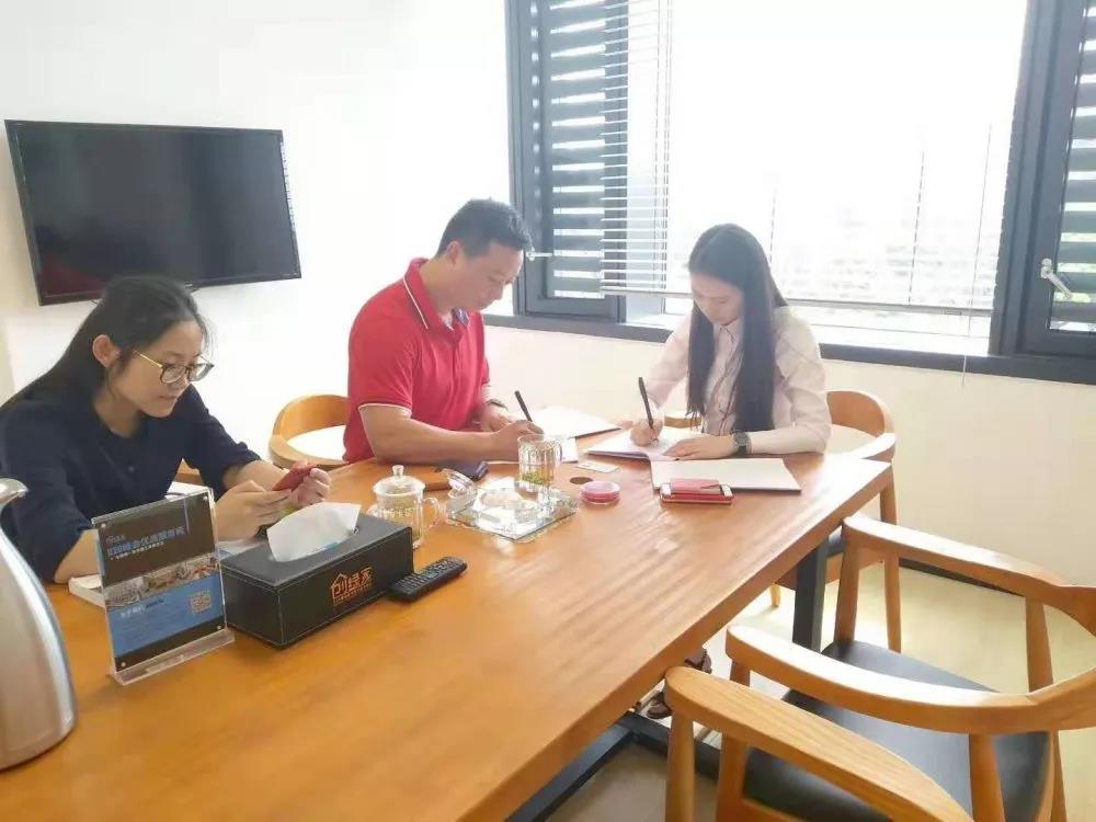 熱烈祝賀余總續約創綠家海南省三亞市區級代理！